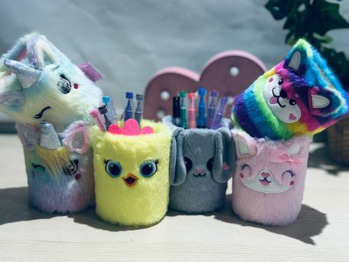 Cute pen holder Random