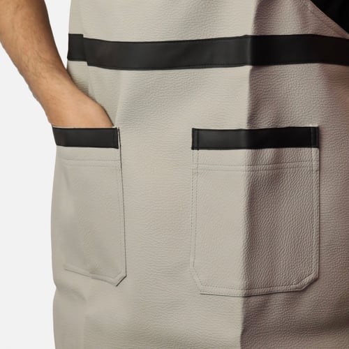 مريلة جلد بلون رصاصي فاتح وأسود