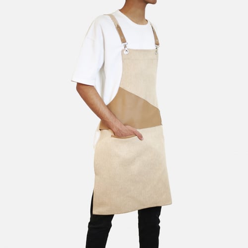 مريلة بلون بني فاتح مع جلد بني غامق