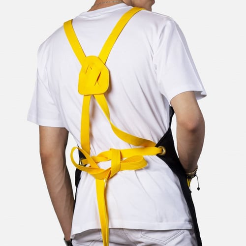 مريلة بلون أسود مع جلد أسود وأصفر