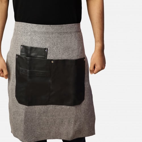 مريلة نصف بلون رصاصي وجلد اسود