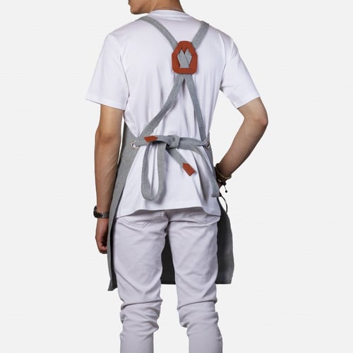 مريلة بلون رصاصي مع جلد علوي باللون البني