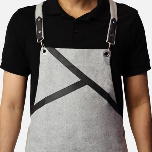 مريلة بلون رصاصي فاتح وجلد اسود