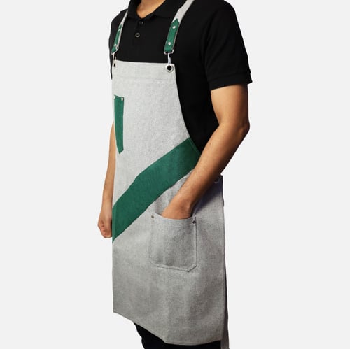 مريلة بلون رصاصي فاتح وأخضر غامق