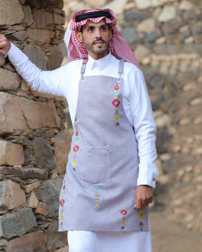 مريلة يوم التأسيس بلون رصاصي فاتح وتطريز ملون