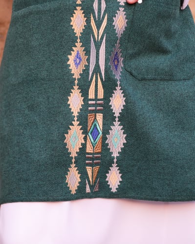 مريلة يوم التأسيس بلون اخضر غامق وتطريز ملون