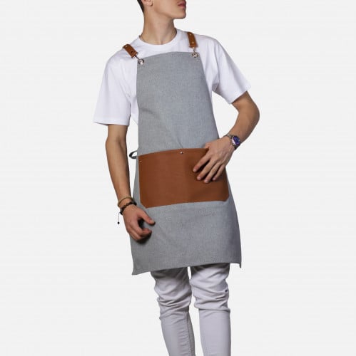 مريلة بلون رصاصي فاتح مع جلد بني