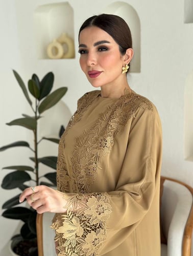 Mustard set lace