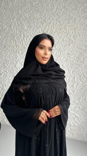 عباية مفتوحة بتطريز ورود سوداء