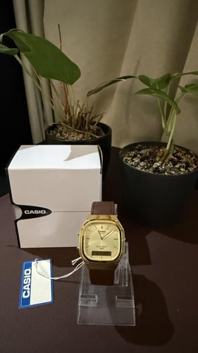 ساعة كاسيو – مطلي بالذهبي مع السير الجلد البني