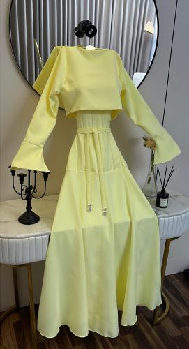 فستان أصفر ليموني بطقم بوليرو وحزام