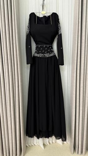 فستان سهرة أسود أنيق بتطريز فضي
