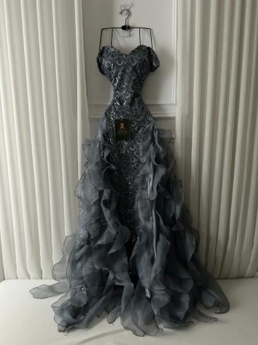 فستان سهرة رمادي فاخر مطرز بالكامل