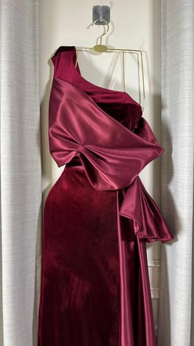 فستان سهرة مخمل لونين