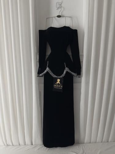 فستان مخمل اسودي كم طويل