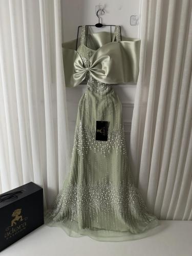 فستان سهرة أخضر فاتح فاخر بتطريز ناعم