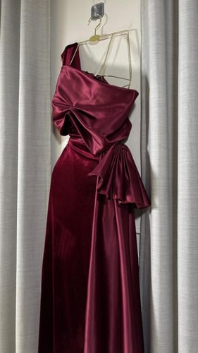 فستان سهرة مخمل لونين