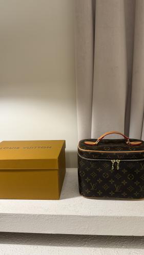 Louis Vuiton Makeup L