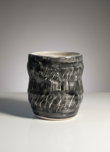 “Earth Crack” Collection – Small Vases with Rocky Texture & Deep Colors