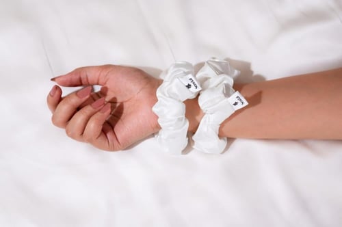 مجموعة حرير السندال - أوف وايت