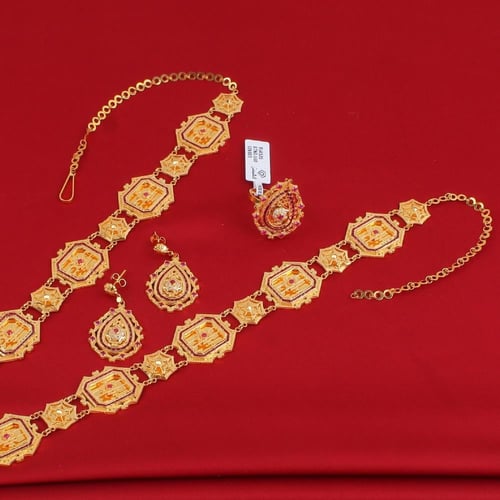 طقم وسام فقيش فقيش ذهب عيار 21 تصميم خاص الوزن 78....