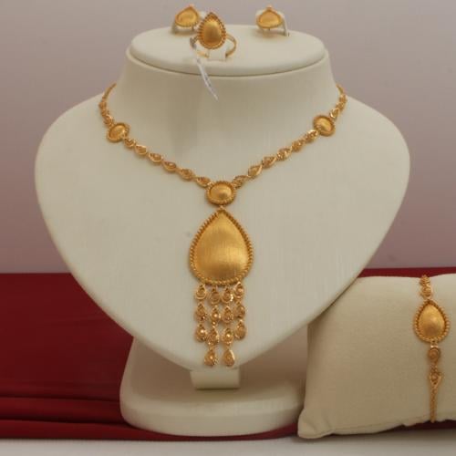طقم ذهب عيار 21 تصميم عصري الوزن 20.00 جم