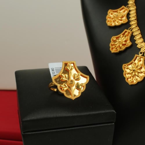 طقم ذهب عيار 21