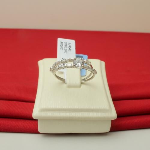 18 karat gold ring