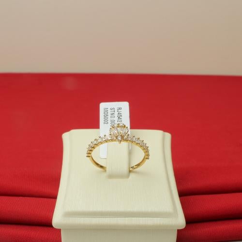 18 karat gold ring