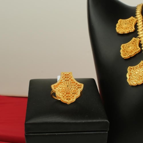 طقم ذهب عيار 21