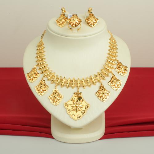 طقم ذهب عيار 21