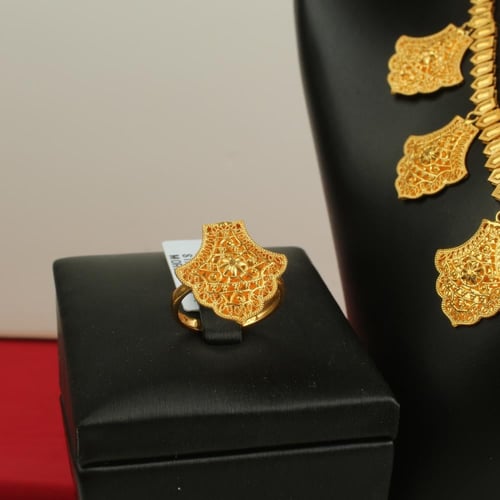 طقم ذهب عيار 21