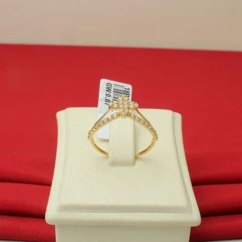18 karat gold ring