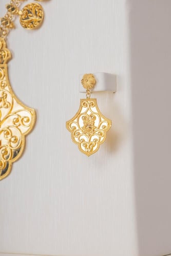 طقم سيتمي مع الخناقي ذهب تصميم بحريني عيار 21 الوز...