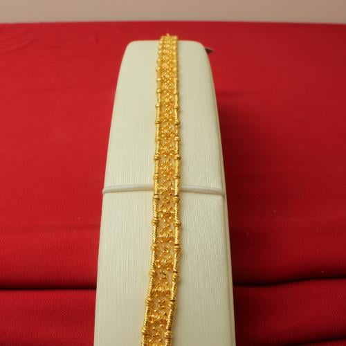 A fallen bracelet of 21 karat gold