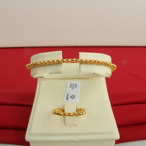 سواره واقفه مع خاتم عيار 21