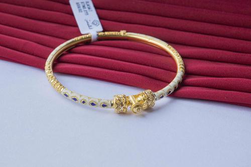 اسوارة ذهب تصميم هندي باللون المميز عيار 21 الوزن...