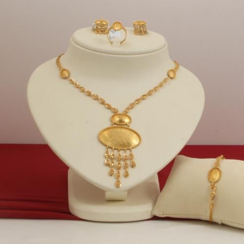 طقم ذهب عيار 21 تصميم عصري الوزن 22.80 جم