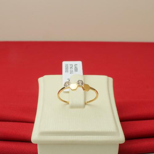 18 karat gold ring