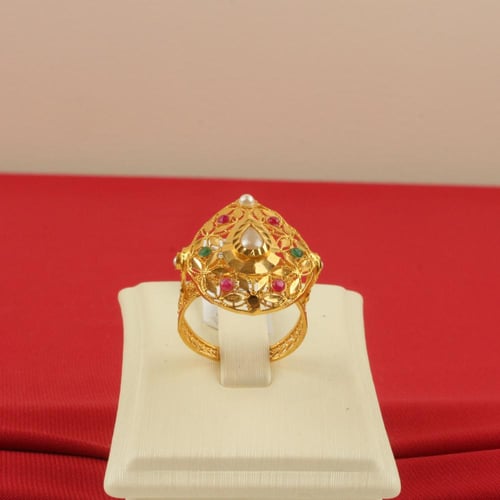 خاتم ذهب عيار 21 تصميم عصري الوزن 3.68 جم