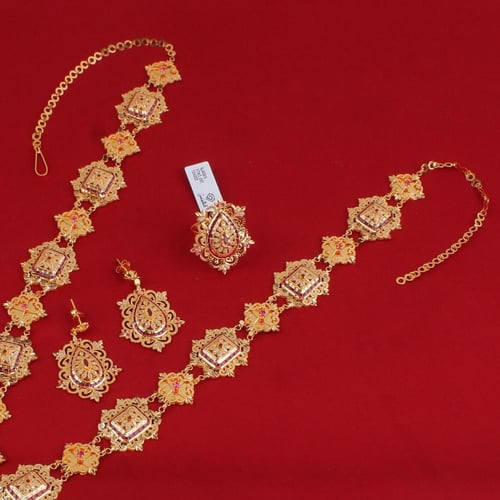 طقم وسام فقيش فقيش ذهب عيار 21 تصميم خاص الوزن 83....