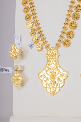 طقم سيتمي مع الخناقي ذهب تصميم بحريني عيار 21 الوز...