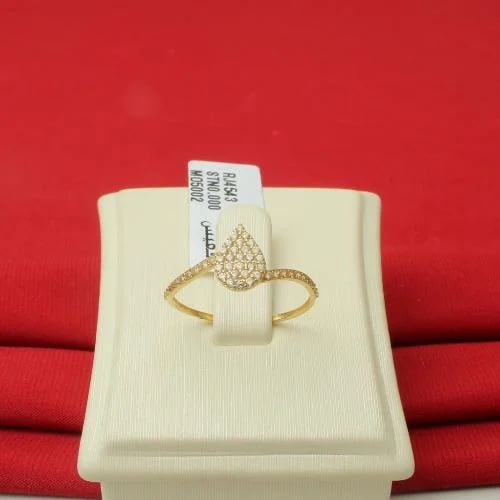 18 karat gold ring