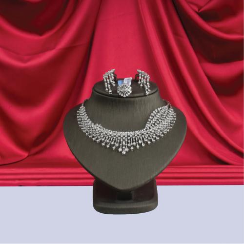 طقم ذهب ابيض عيار 18 الوزن 69.32 جم