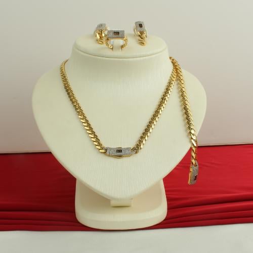 طقم ذهب عيار 18