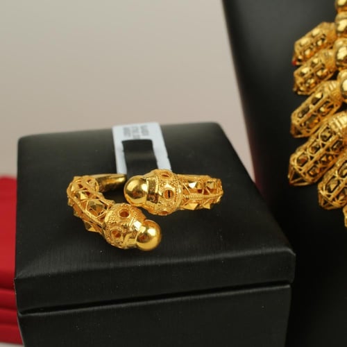 طقم ذهب عيار 21