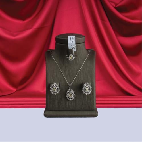 طقم ذهب تصميم إيطالي عيار 18 الوزن 7.44 جم