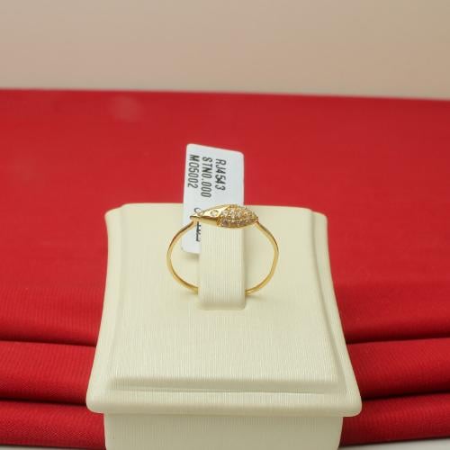 18 karat gold ring