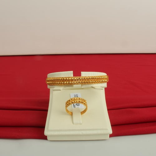 سواره واقفه مع خاتم عيار 21