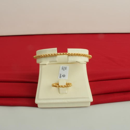 سواره واقفه مع خاتم عيار 21